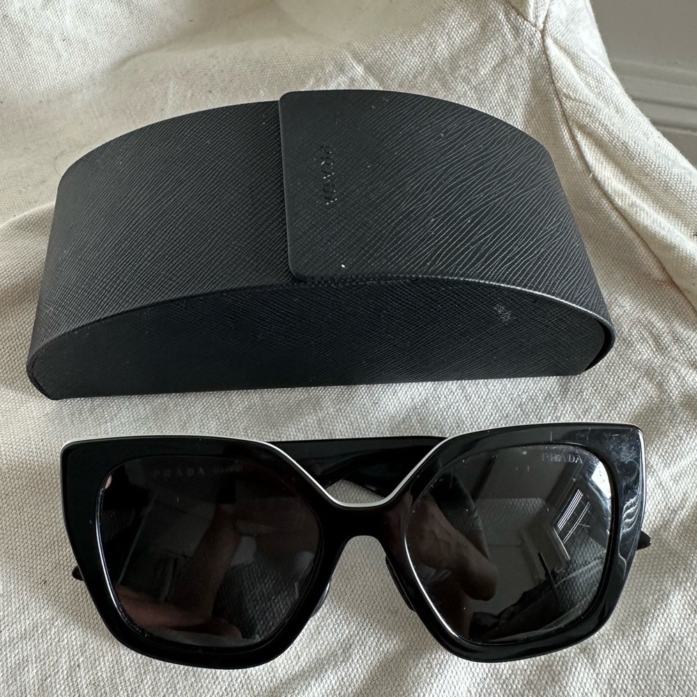 Prada Cat Eye Sunglasses Black/White